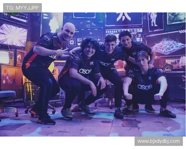 V5战术表现解析：世界大师赛中的精彩对决与策略运用