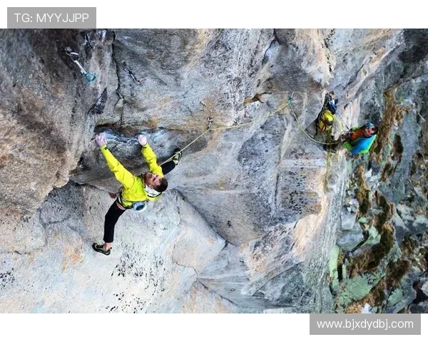 成都攀岩队的节奏与技巧探讨：攀岩焦点的深度解析与实践经验分享