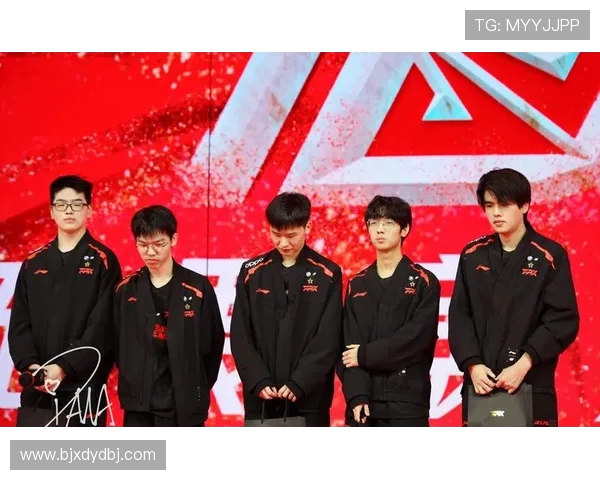 赛后复盘分析：FPX与EDG在比赛中的表现与状态对比