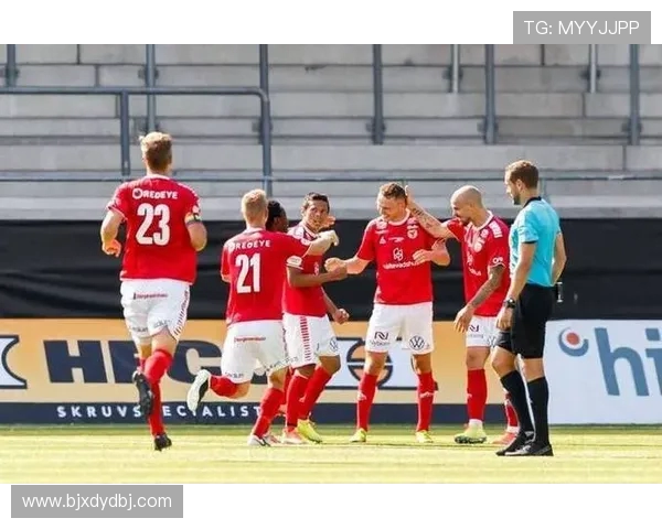 巴斯蒂亚与奥尔良的较量揭示法乙联赛的激烈竞争与战术博弈