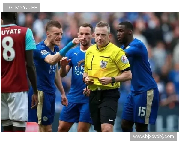曼联与莱斯特城比赛裁判表现分析及争议判罚回顾 曼联与莱斯特城比赛裁判表现分析及争议判罚回顾