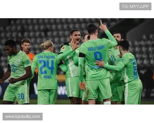 汉堡队与不莱梅队激战正酣谁能在德甲赛场上笑到最后