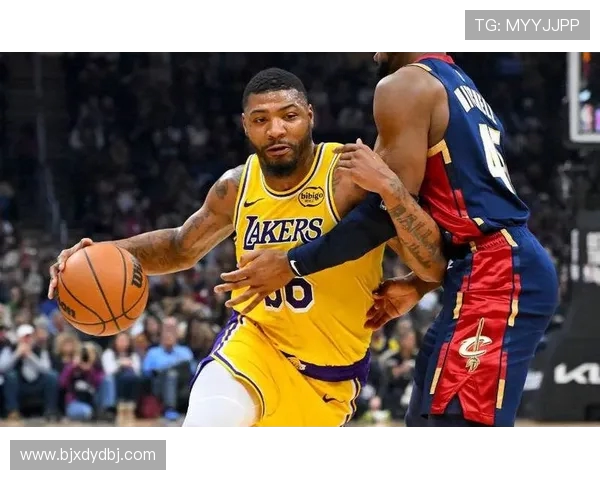 马库斯斯马特如何在NBA赛场上展现出色的防守与领导能力